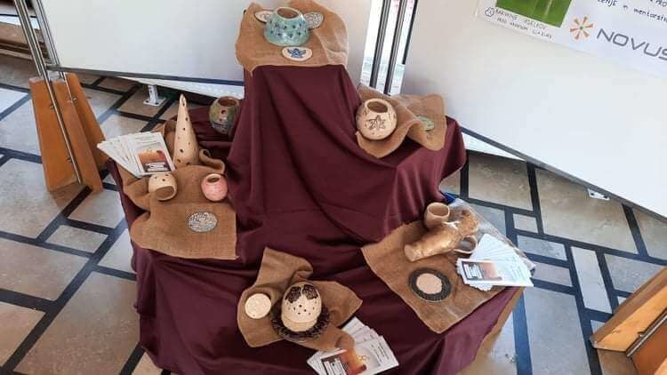 Razstava glinenih svečnikov v Mestni občini Velenje