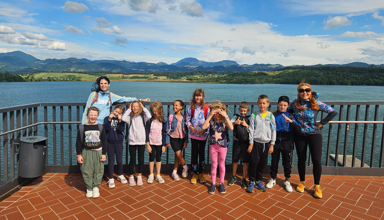 Mahamo v pozdrav – in sporočamo, da se imamo odlično!