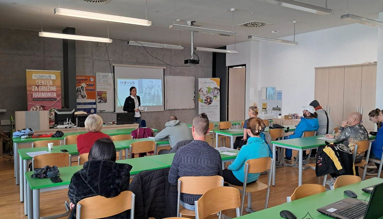 Od brezposelnosti do aktivnega vključevanja: nov program za nov začetek