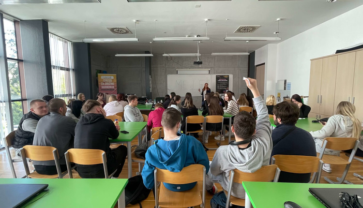 Sodelovanje mladih in brezposelnih prostovoljcev nas povezuje